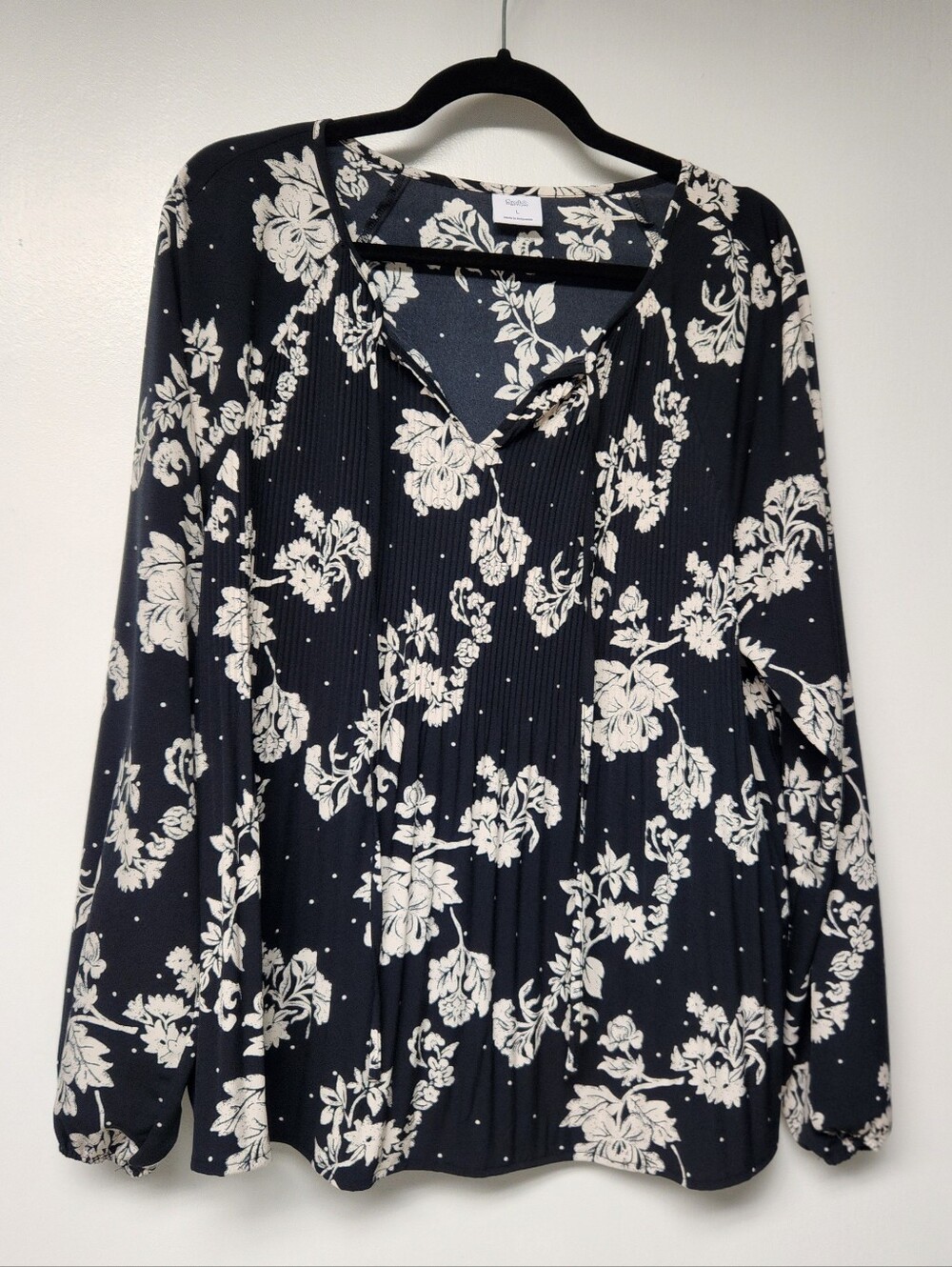 croft & barrow Black Floral V-Neck Long Sleeve Blouse